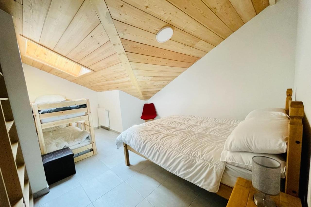 100 M Near The Cite Vauban In Appartement