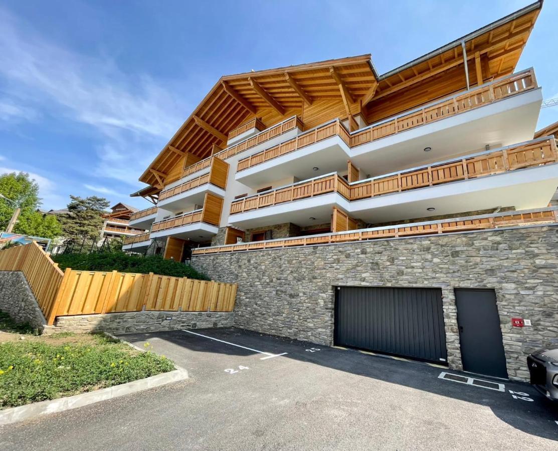 100 M Near The Cite Vauban In